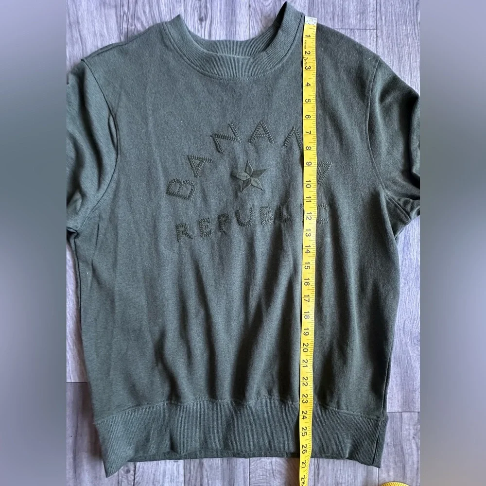 Banana Republic Men's Olive Crewneck Sweater